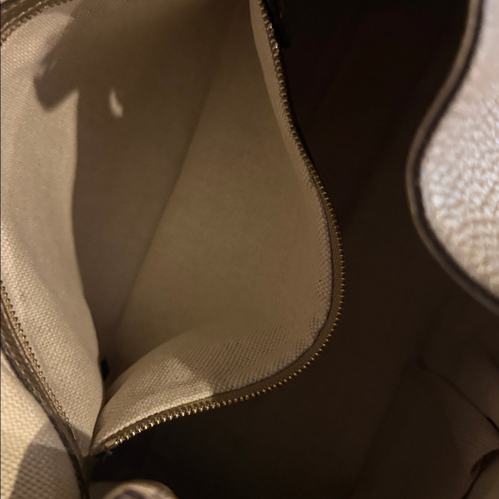 Gucci Metallic Pebbled Leather Shoulder Bag in Silver with Tassel - Picture 8 of 11